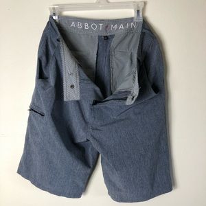 Abbot Main men short size 32